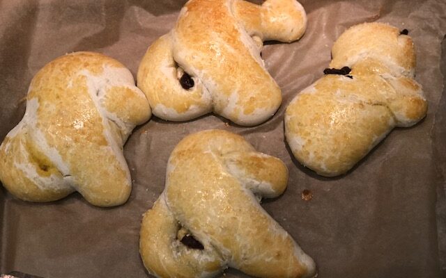 Jumbo Pretzels with Chocolate Filling